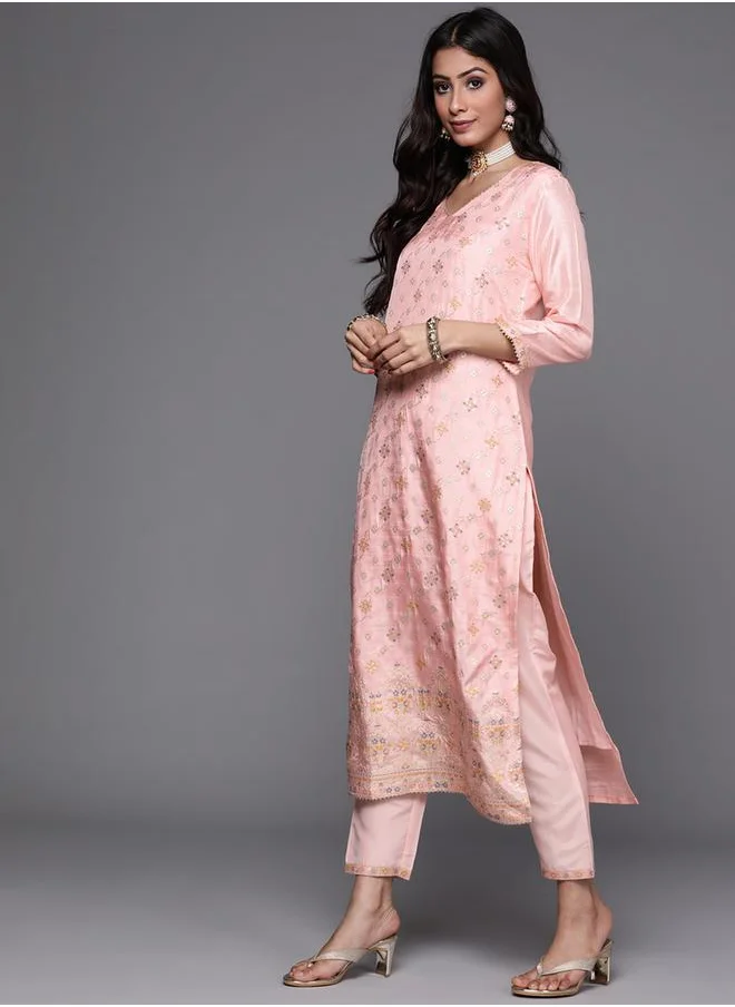 لباس Silk Blend Zari Work Kurta and Solid Trouser with Chiffon Embellished Dupatta Set by Styli