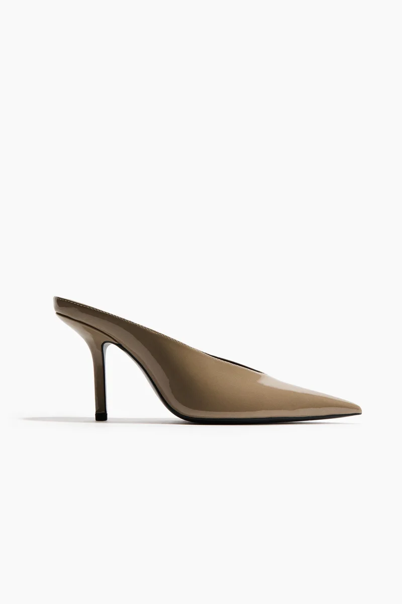 اتش اند ام حذاء ميول بكعب ومقدمة مدببة