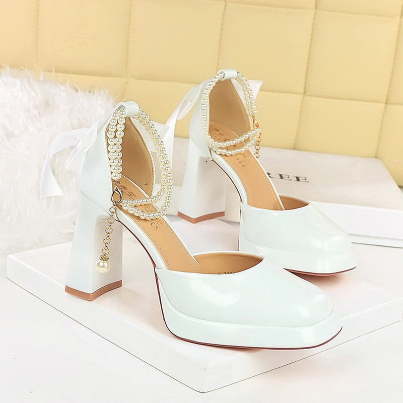 7721-H79Tp Pearl Buckle Hollow Sandals Rear Bow Patent Leather Women'S Shoes Platform Thick Heel High Heels - Image 1