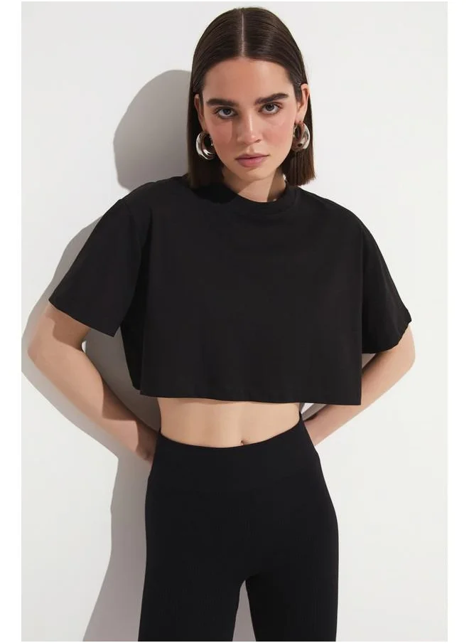 JUNE June Crop Basic Tshirt Black