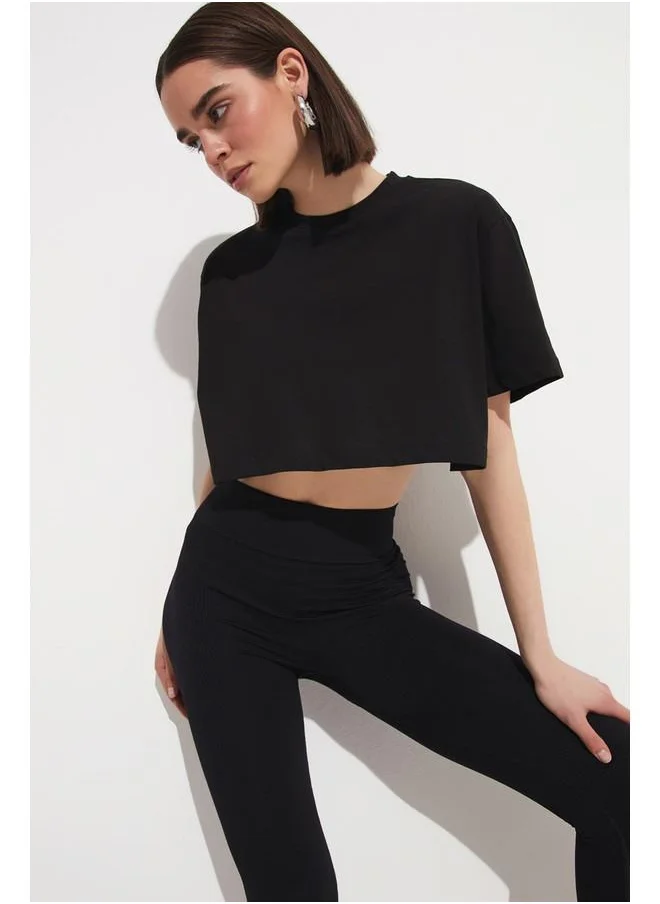 JUNE June Crop Basic Tshirt Black