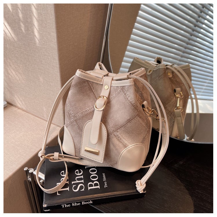 This Year'S Popular Niche Design Bag 2023 New Women'S Bag Fashion Trendy Messenger Bag Contrast Color Rhombus All-Match Bucket Bag - Image 1