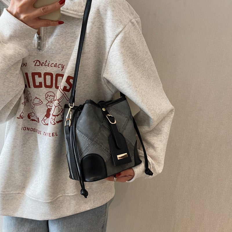 This Year'S Popular Niche Design Bag 2023 New Women'S Bag Fashion Trendy Messenger Bag Contrast Color Rhombus All-Match Bucket Bag - Image 5