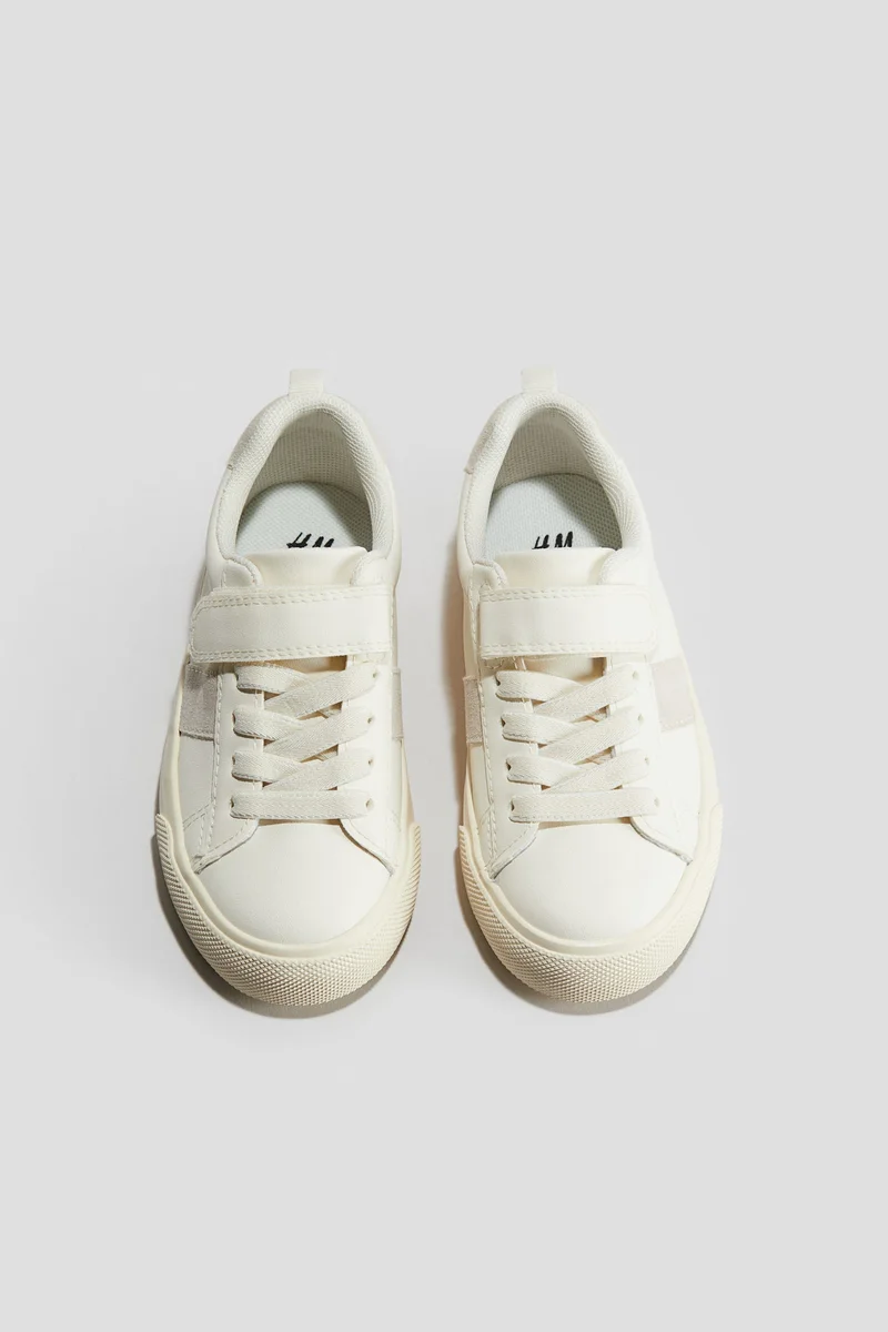 اتش اند ام حذاء رياضي