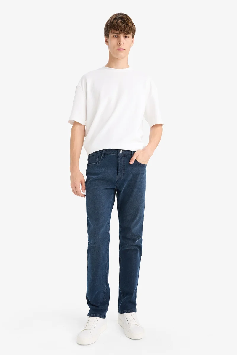 Defacto  Sergio Regular Fit Regular Waist Straight Jeans for Men | Best Price UAE
