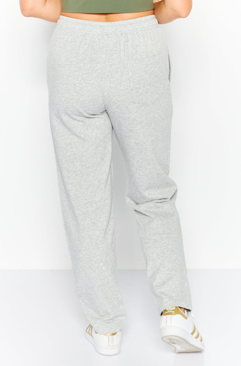 ELVIS سروال جوجر مزين بشعار للنساء بتصميم عادي، رمادي - Image 2