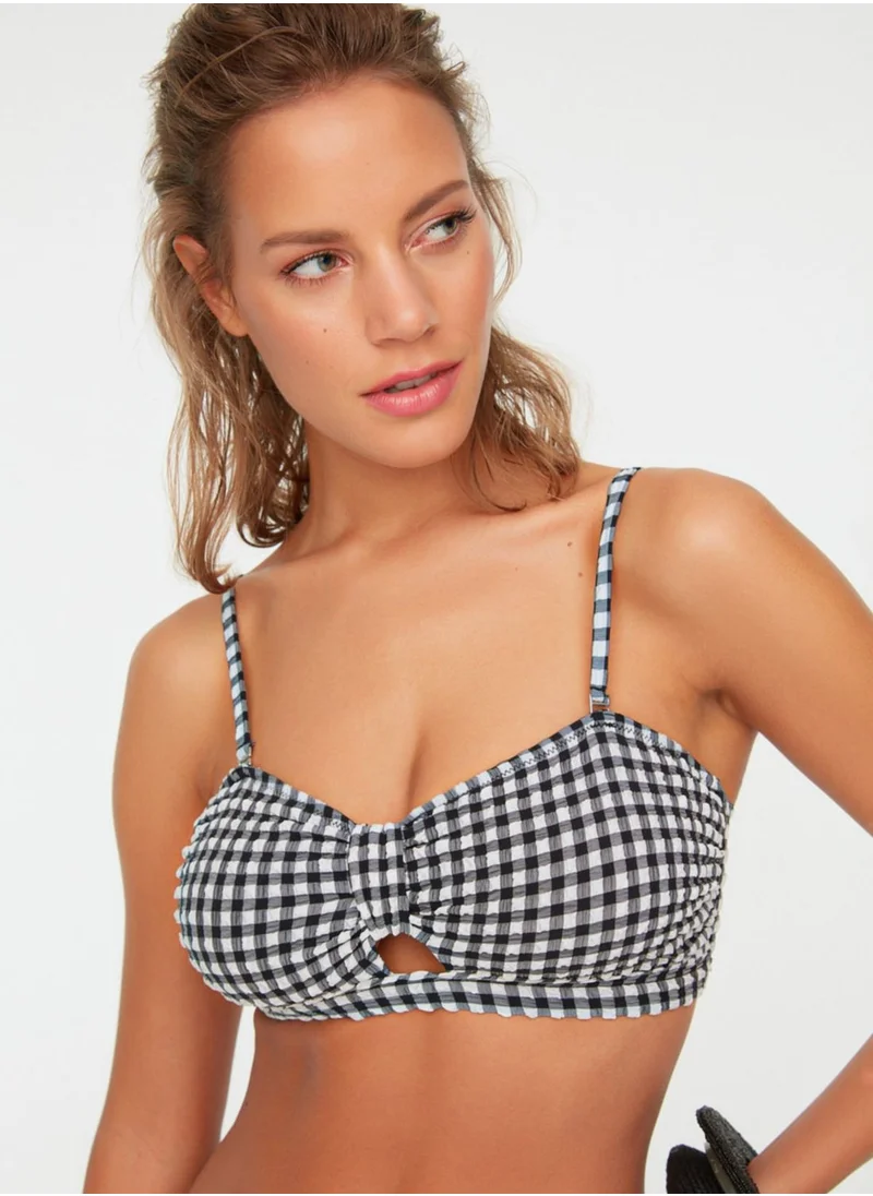 trendyol Checked Cut Out Detail Bikini Top
