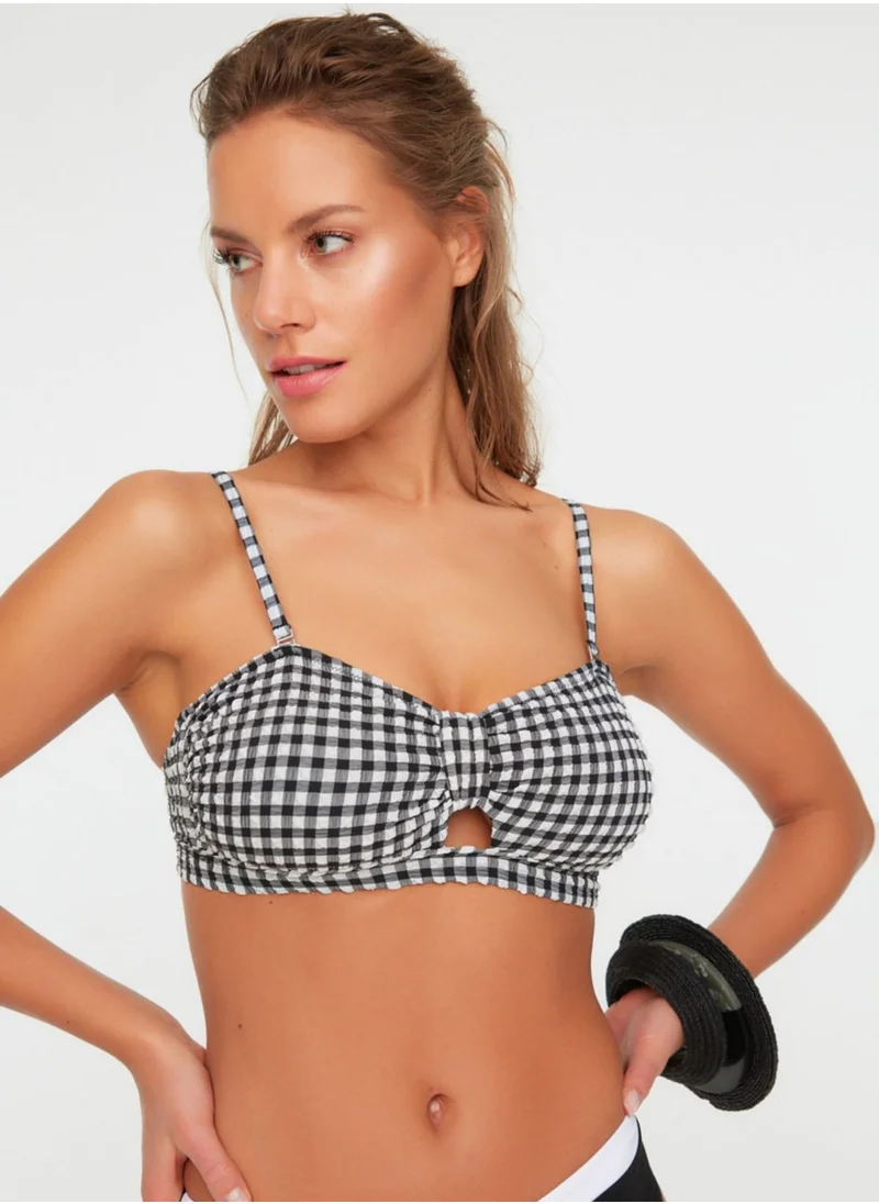 trendyol Checked Cut Out Detail Bikini Top