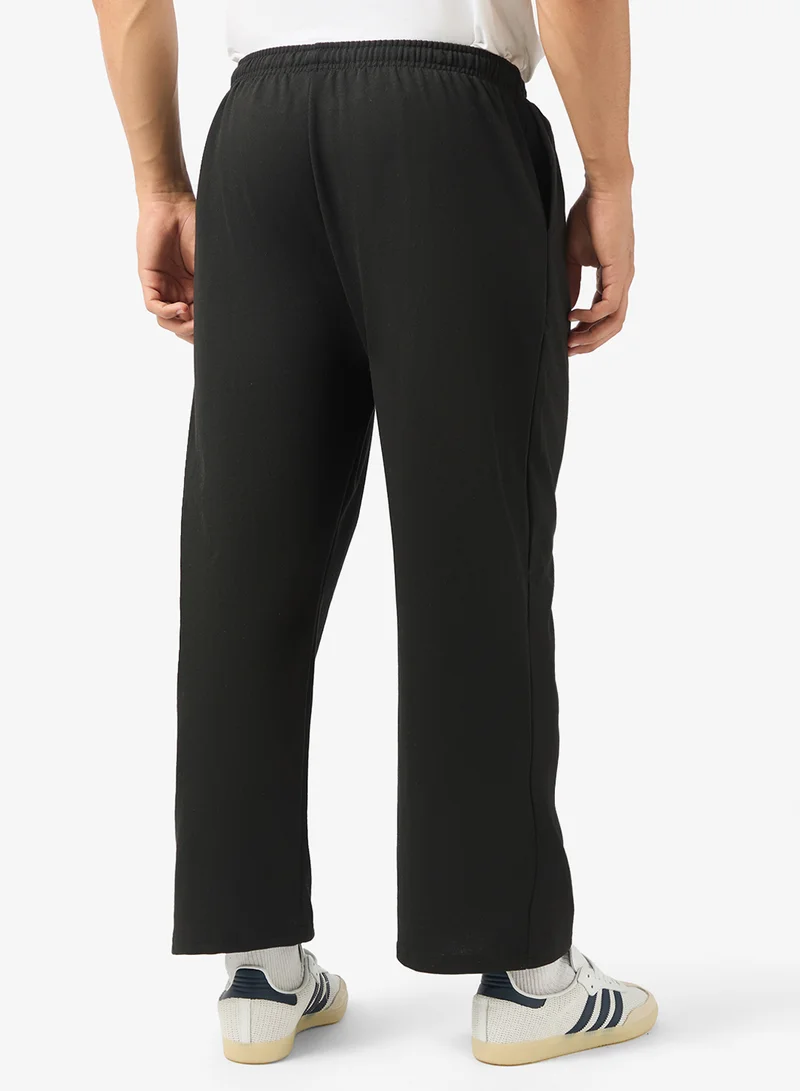 سفنتي فايف بيسيكس بنطلون رياضي فضفاض بتصميم نصي