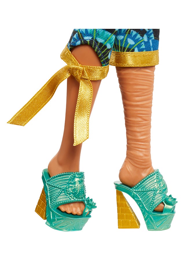 MONSTER HIGH Monster Fest Doll, Cleo De Nile with Glam Outfit & Festival-Themed Accessories like Snacks, Band Poster, Statement Bag & More - Image 4