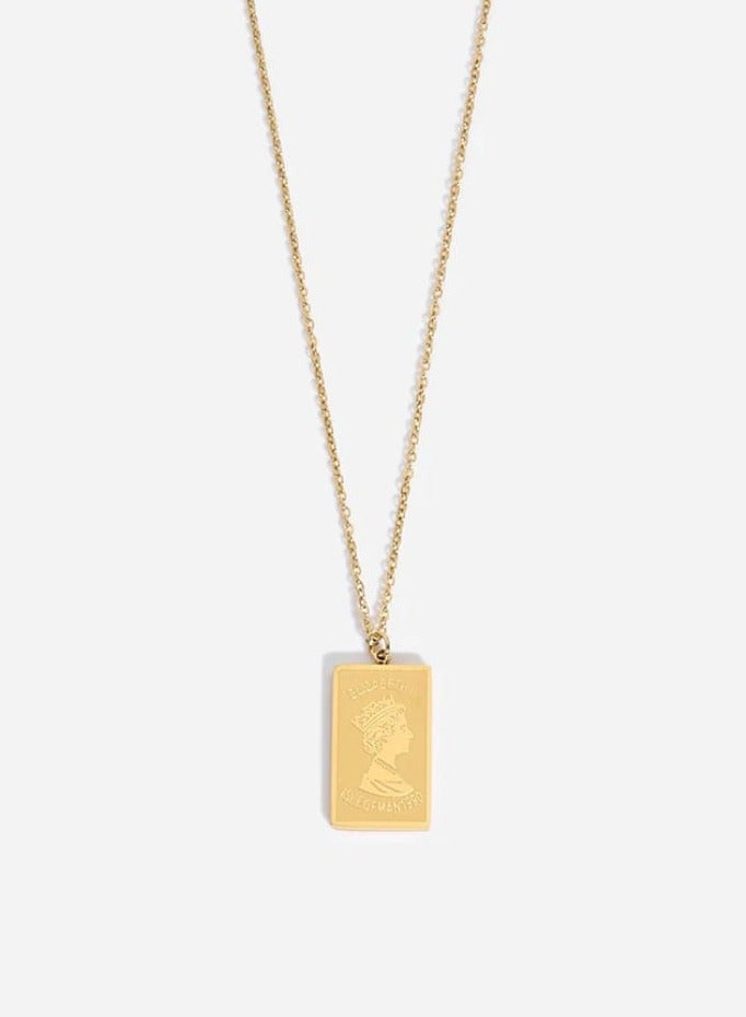 Luxuria Classic, elegant and simple, this Queen Elizabeth gold circle pendant necklace is made of stainless steel and plated with 18k gold, on a celebrity medallion chain. - Image 1