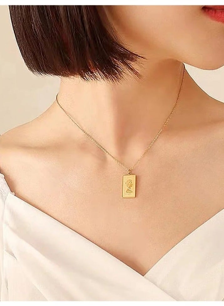 Luxuria Classic, elegant and simple, this Queen Elizabeth gold circle pendant necklace is made of stainless steel and plated with 18k gold, on a celebrity medallion chain. - Image 5