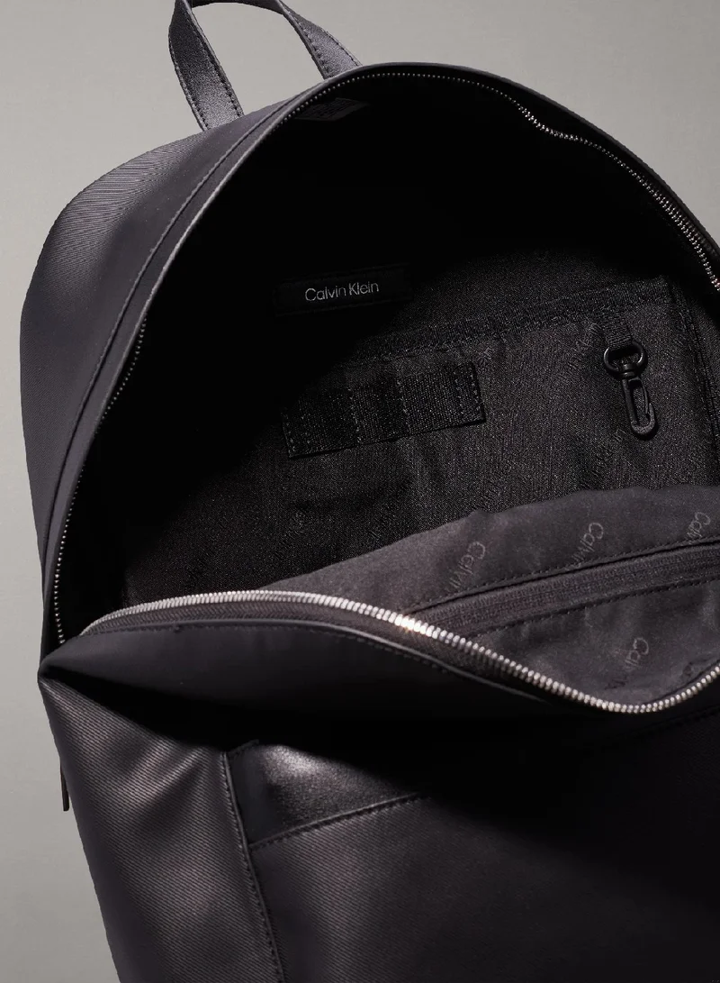 كالفن كلاين شنطة ظهر بتصميم دائري