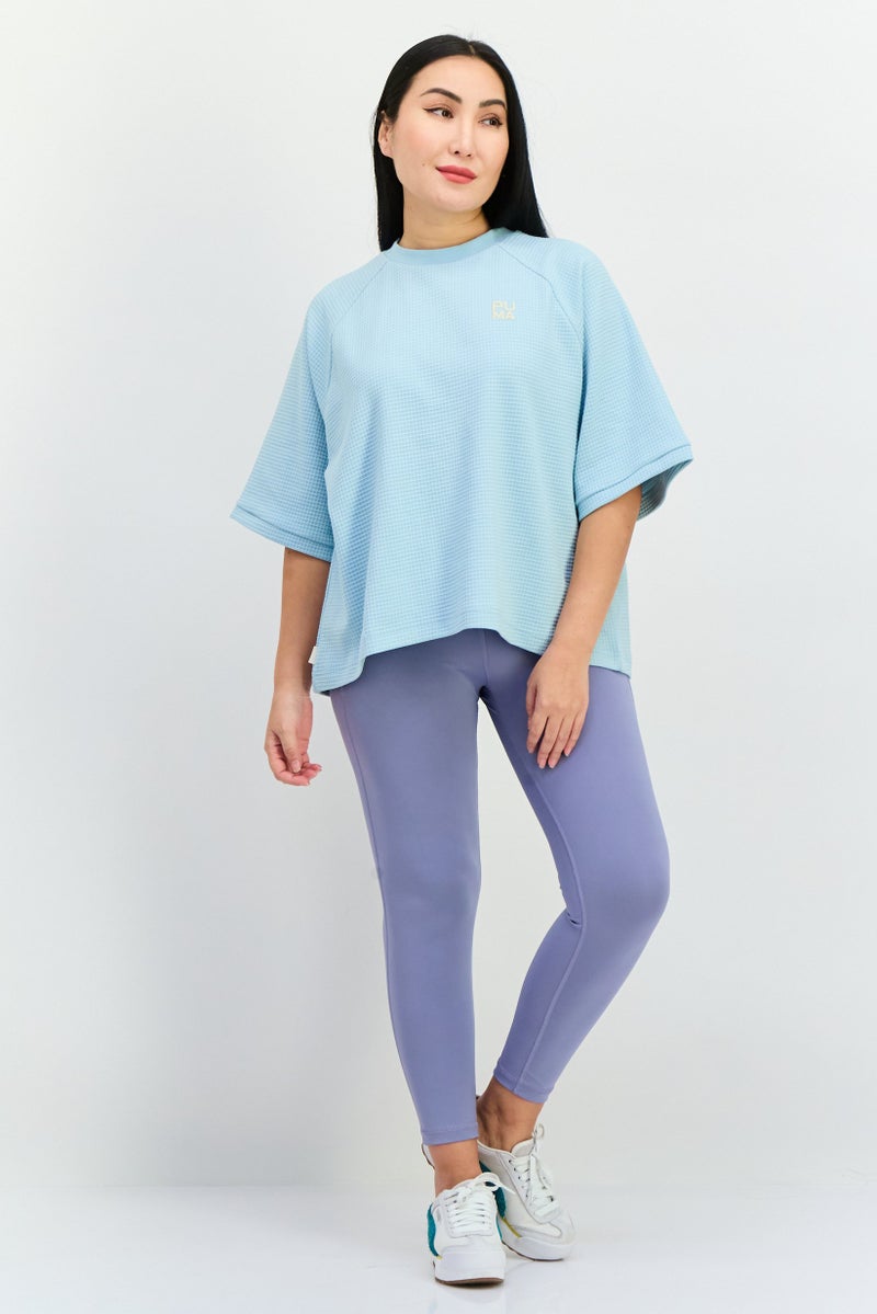 PUMA بلوزة نسائية بأكمام قصيرة مريحة، لون أزرق باهت - Image 2