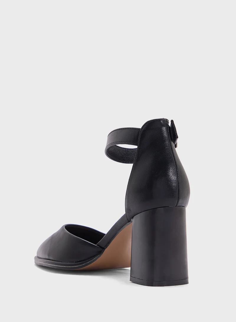 جراس Heeled Pump With Ankle Strap