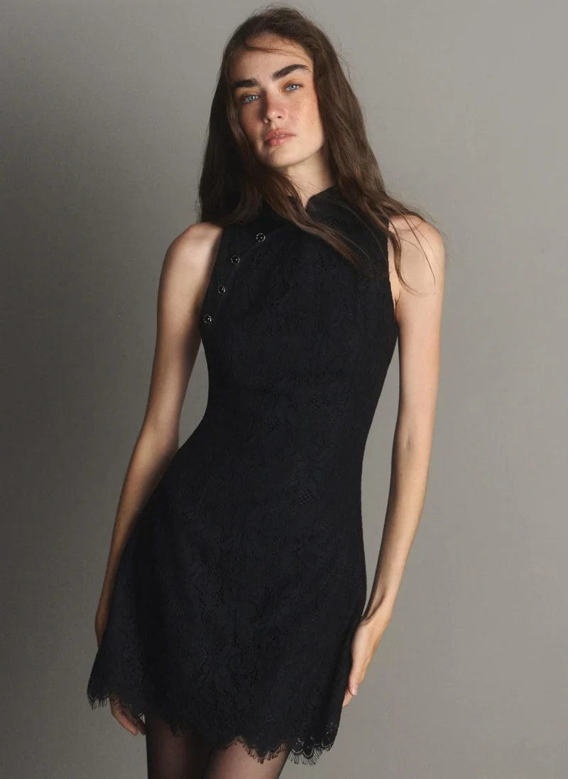 Guipure mini dress with a diagonal fastening on the bodice