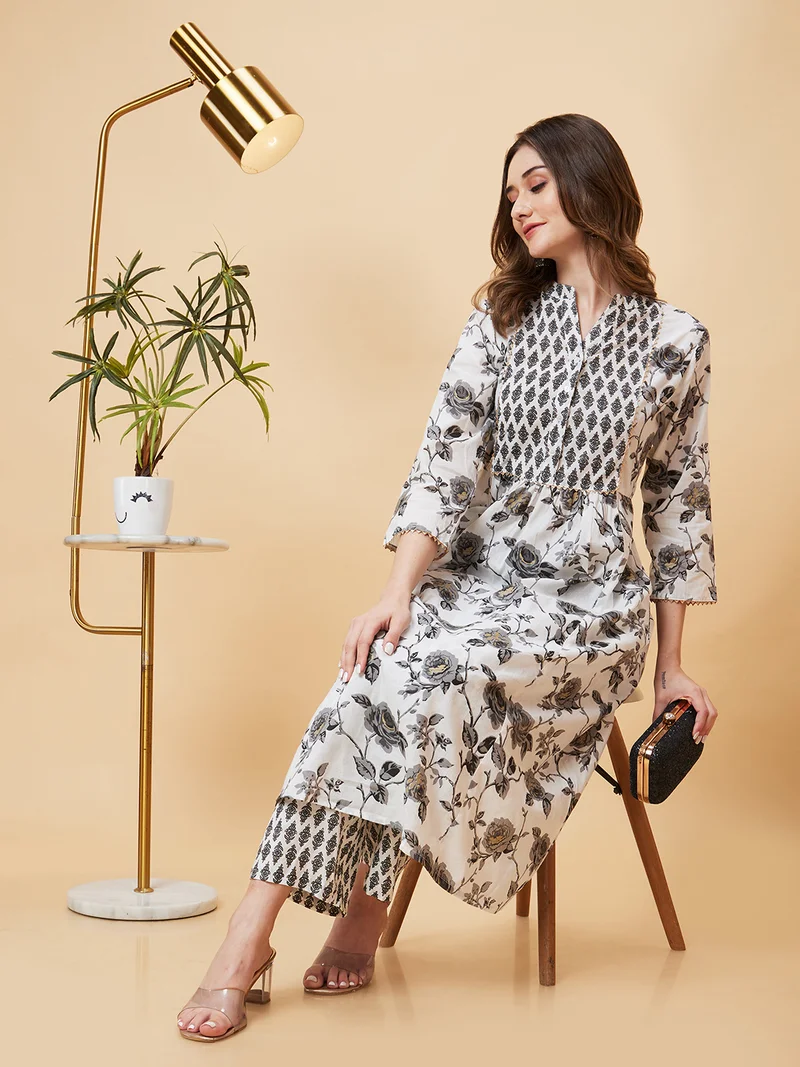 جلو باص Women Floral Printed Mandarin Collar Gotta Patti Pure Cotton Kurta With Trousers