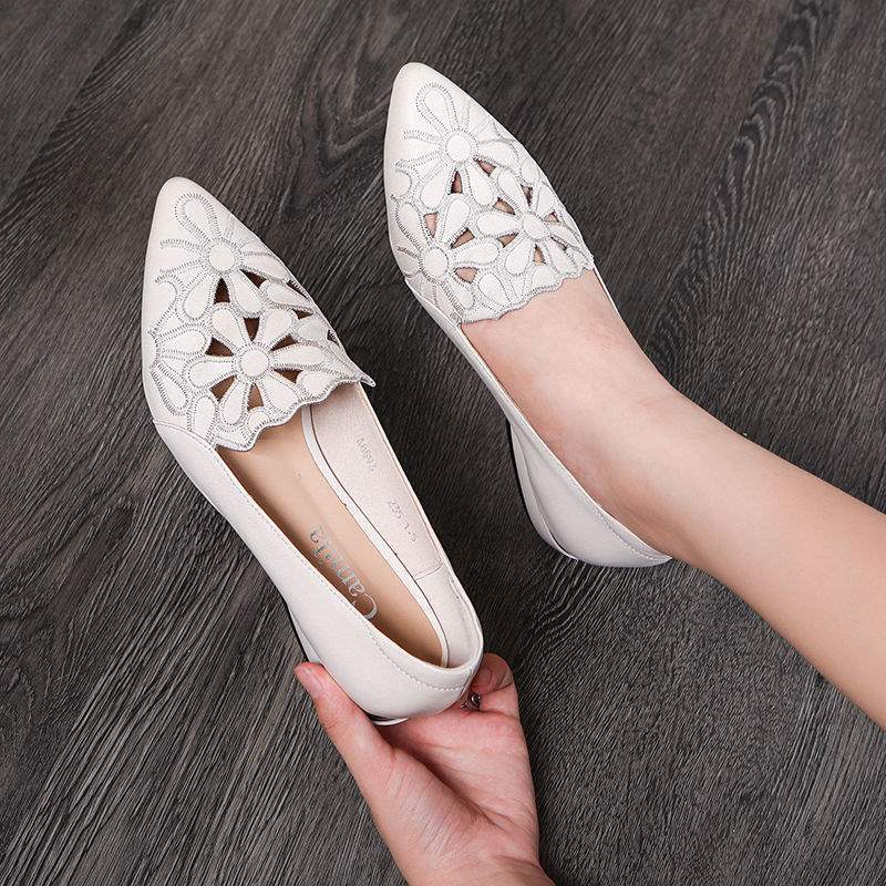 Soft Leather Soft Surface Cut Out Embroidered Flats For Women Summer And Autumn Low-Heeled Mother'S Shoes Breathable Work Women'S Sandals - Image 4