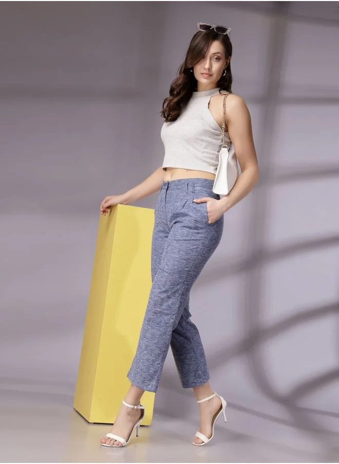 مرفوعة Women Straight Fit Solid Mid-Rise Pleated Trousers