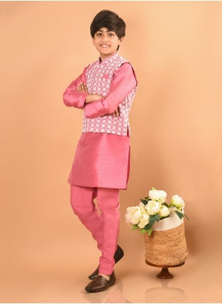 طقم بيجامة كورتا مع سترة نهرو - pzsku/Z4A81AE678FFC3EC84AD9Z/45/1746707804/df01d912-5c5f-4796-b223-b964e14e59a1