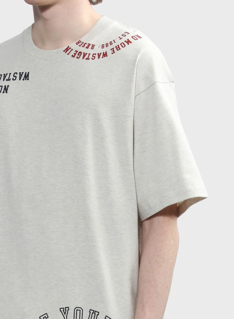 izzue Front Logo Printed T-Shirt
