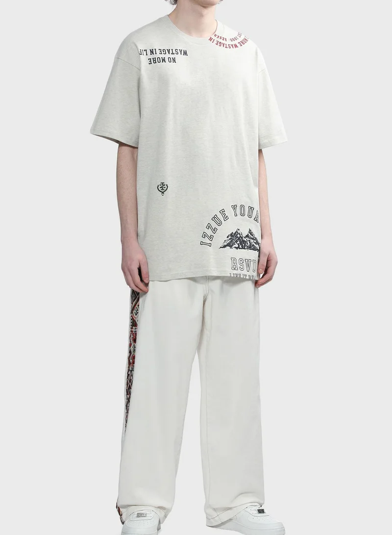 izzue Front Logo Printed T-Shirt