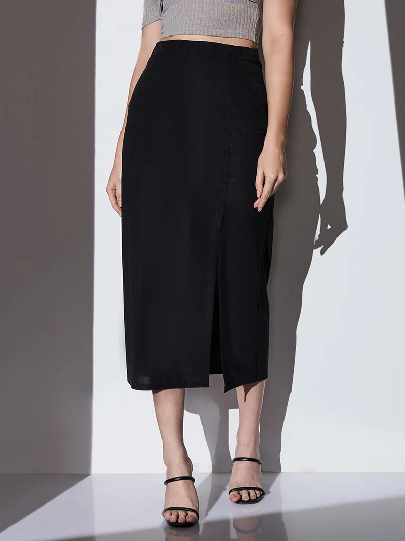 جلو باص جوبس تنورة نسائية سوداء متوسطة الخصر بتصميم ذاتي مقلم بفتحة أمامية متوسطة الطول للملابس العملية