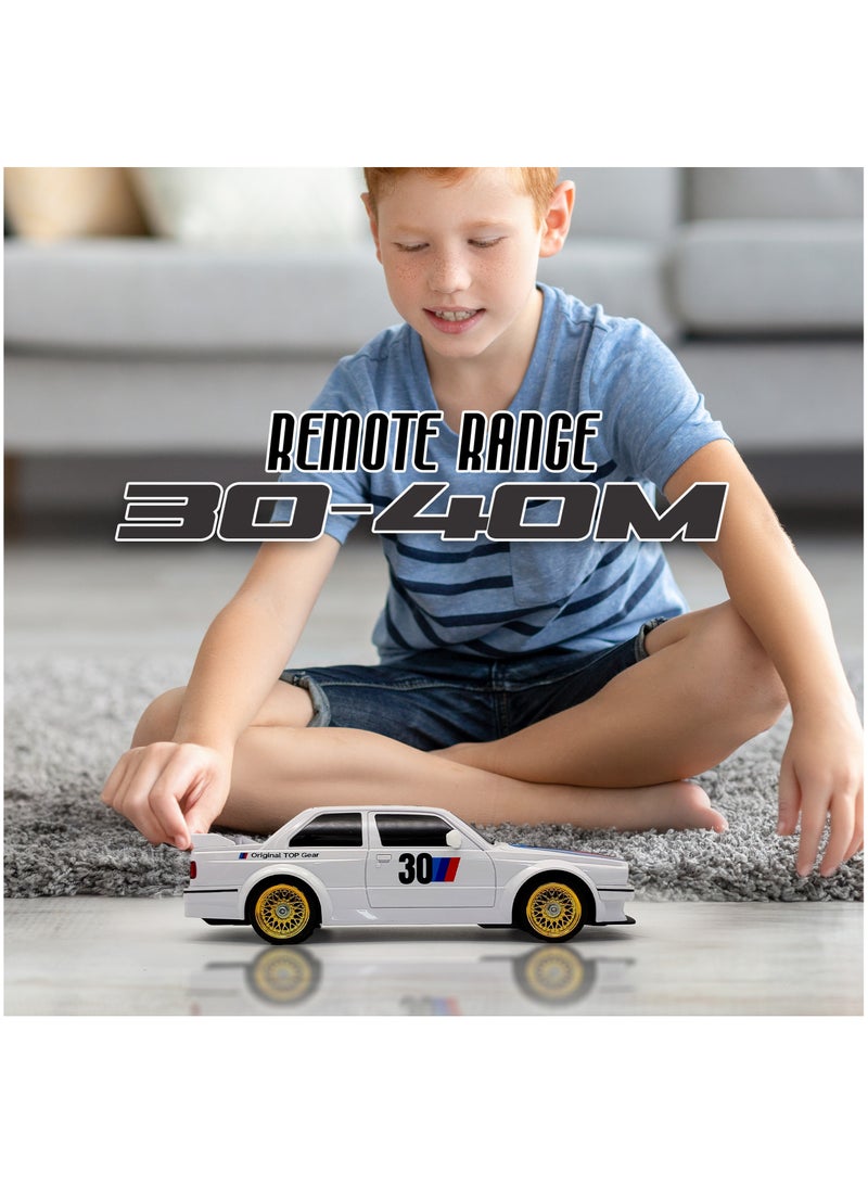 فونسترز سيارة فانسترز دريفت سيريز للتحكم عن بُعد | سيارة دفع رباعي بمقياس 1:16 مزودة بإضاءة LED وملحقاتها | سيارة سباق دريفت عالية السرعة بتردد 2.4 جيجاهرتز للأطفال من سن 6 سنوات فما فوق | سيارة كهربائية حمراء للتحكم عن بُعد مزودة ببطارية قابلة لإعادة الشحن - Image 5