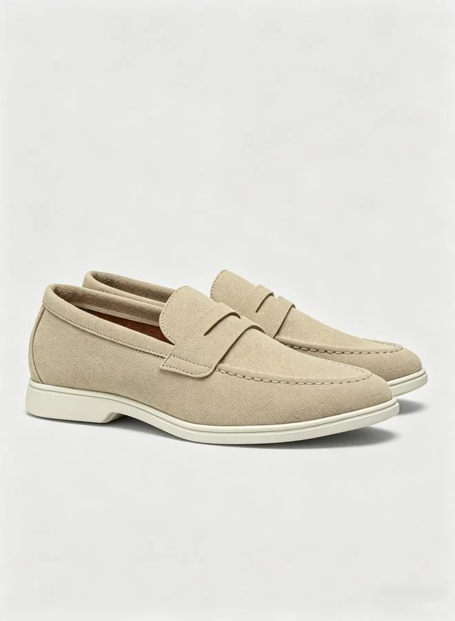 تايك تو Men Cream Casual Loafers