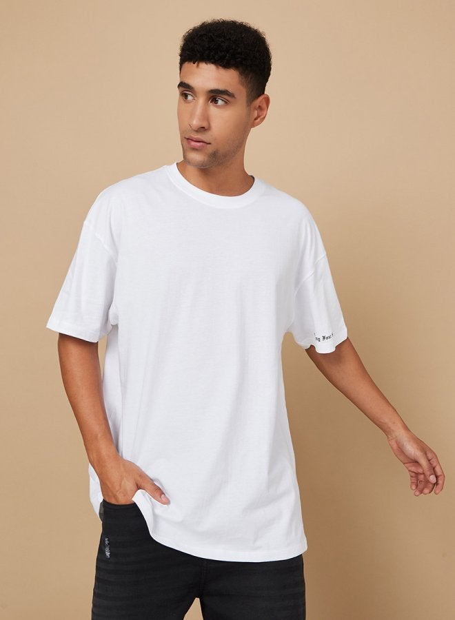 Styli Back Slogan Oversized T-Shirt with Sleeve Print  - Image 3