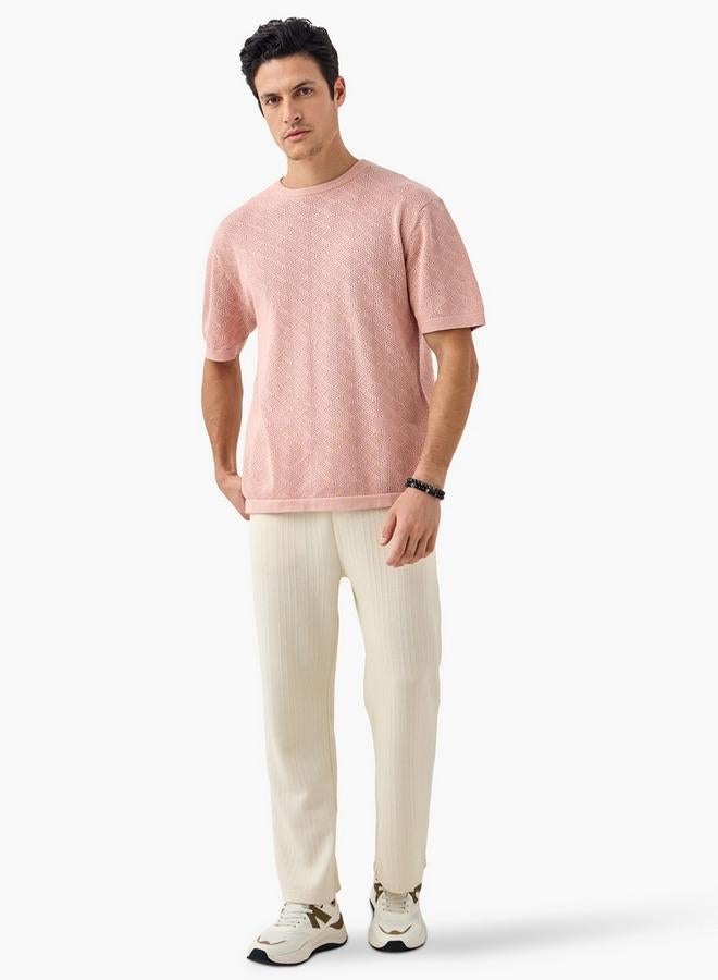 ايكونيك تيشيرت أيقوني بنقوش بارزة وأكمام قصيرة - Image 2