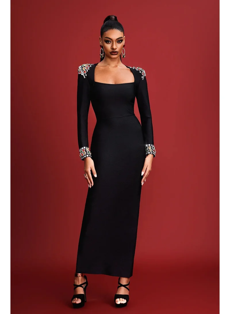 بيلا بارنيت فستان ميدي من نياسا مزين بأحجار الراين وبتصميم ضمادة