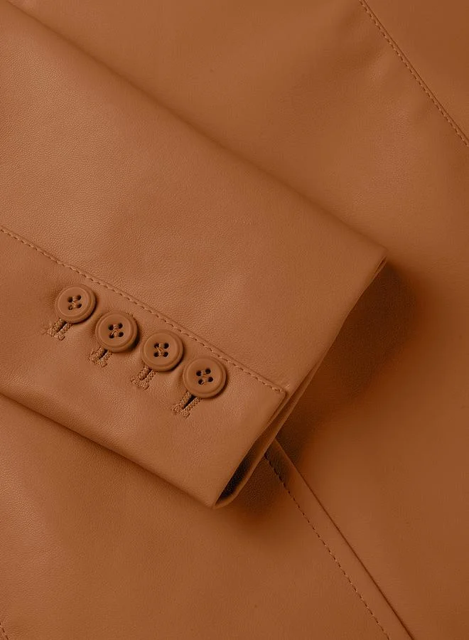 تايك تو جاكيت بأزرار من الجلد الصناعي