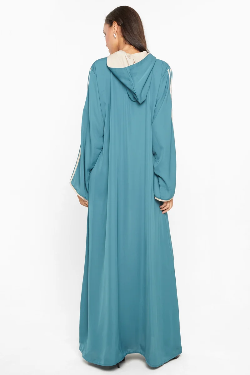 النخبة A casual sporty abaya with a hood and zipped closure -AJ587A