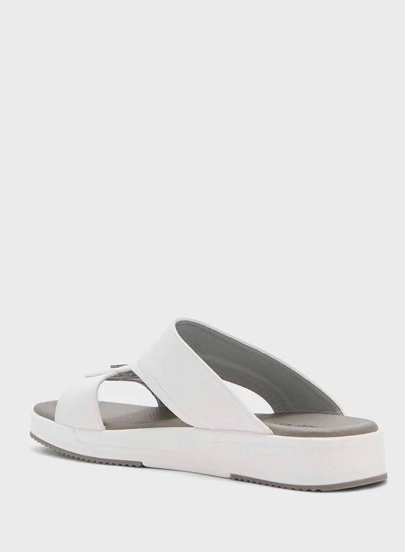 روبرت وود Arabic Sandals