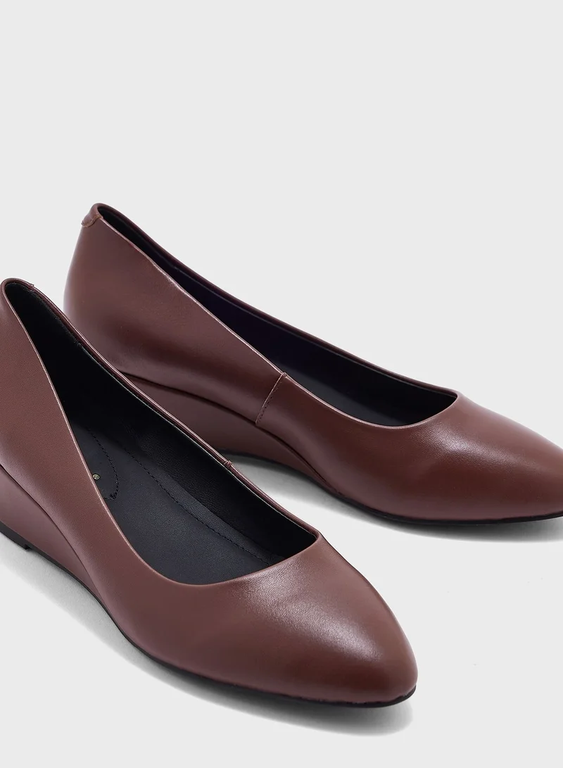 Hush Puppies Pointed Toe Pumps