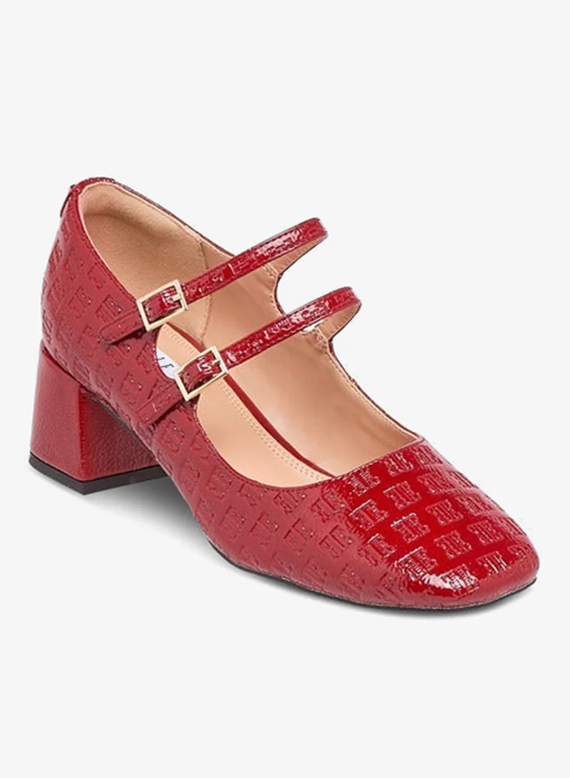 ايل أحذية نسائية بكعب عريض مزينة بشعار محفور بإبزيم مزدوج