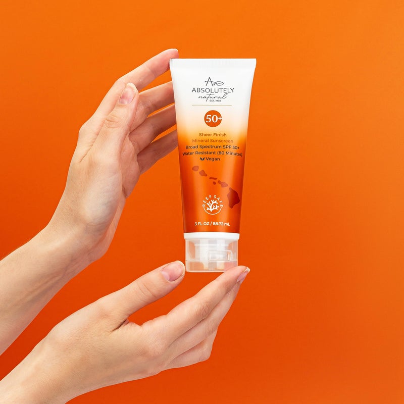 Absolutely Natural لوشن واقي من الشمس معدني SPF 50+ طبيعي تمامًا - واقي شمس مضاد للشيخوخة للجسم والوجه، مصنوع من ثمر الورد، الألوة، أكسيد الزنك ومكونات أخرى خالية من القسوة وآمنة للشعاب المرجانية - صنع في الولايات المتحدة الأمريكية - Image 4
