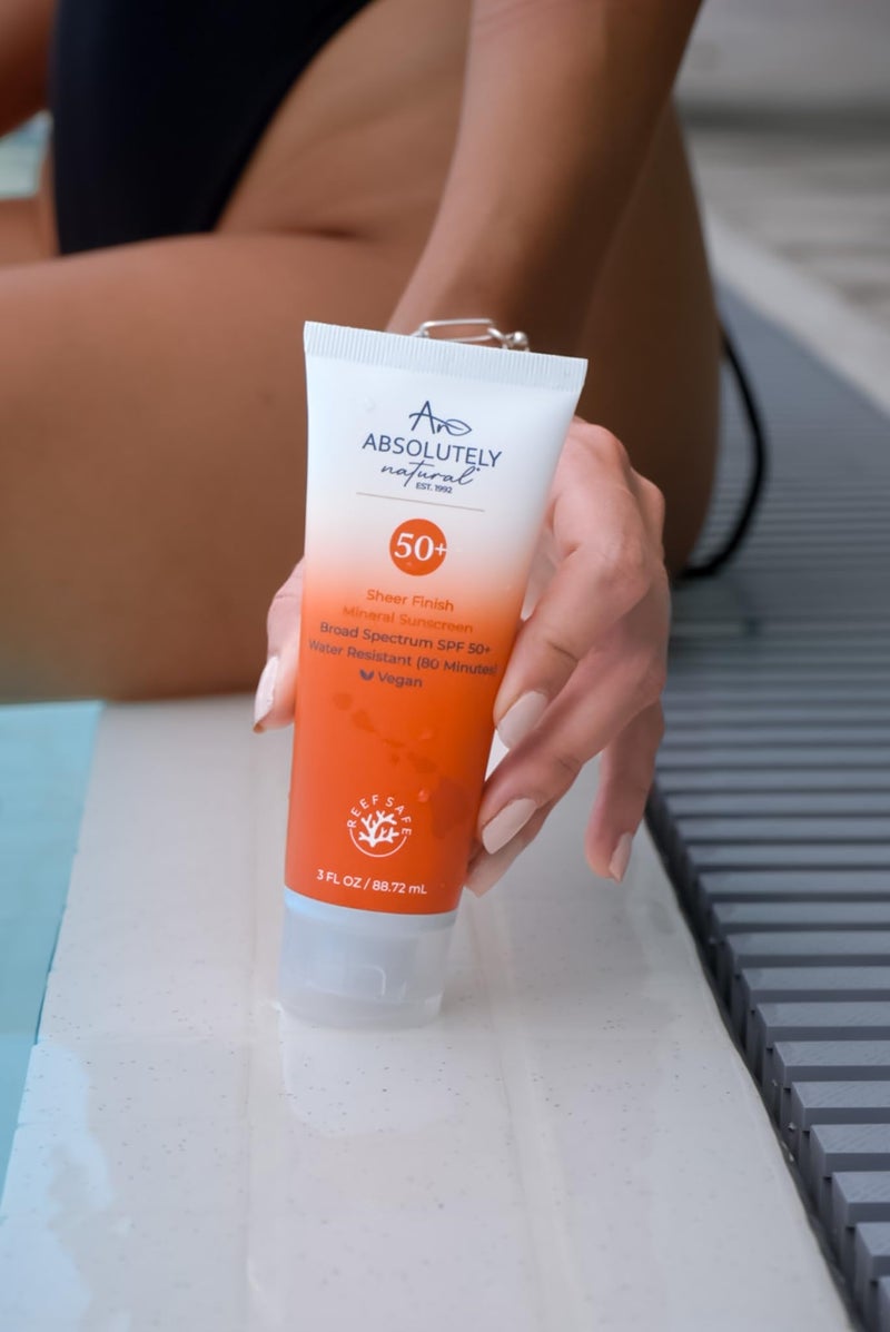 Absolutely Natural لوشن واقي من الشمس معدني SPF 50+ طبيعي تمامًا - واقي شمس مضاد للشيخوخة للجسم والوجه، مصنوع من ثمر الورد، الألوة، أكسيد الزنك ومكونات أخرى خالية من القسوة وآمنة للشعاب المرجانية - صنع في الولايات المتحدة الأمريكية - Image 5