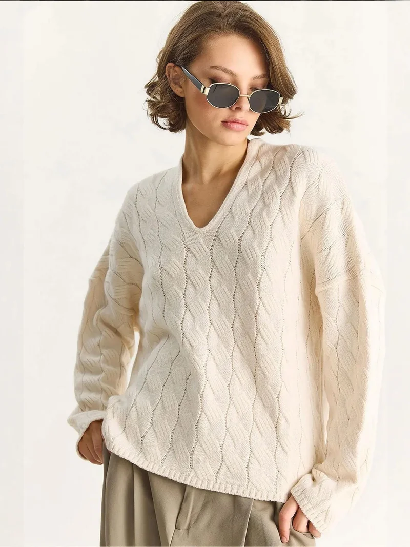 Bianco Lucci LUCCI Relaxed Fit V-Neck Textured Knit Sweater