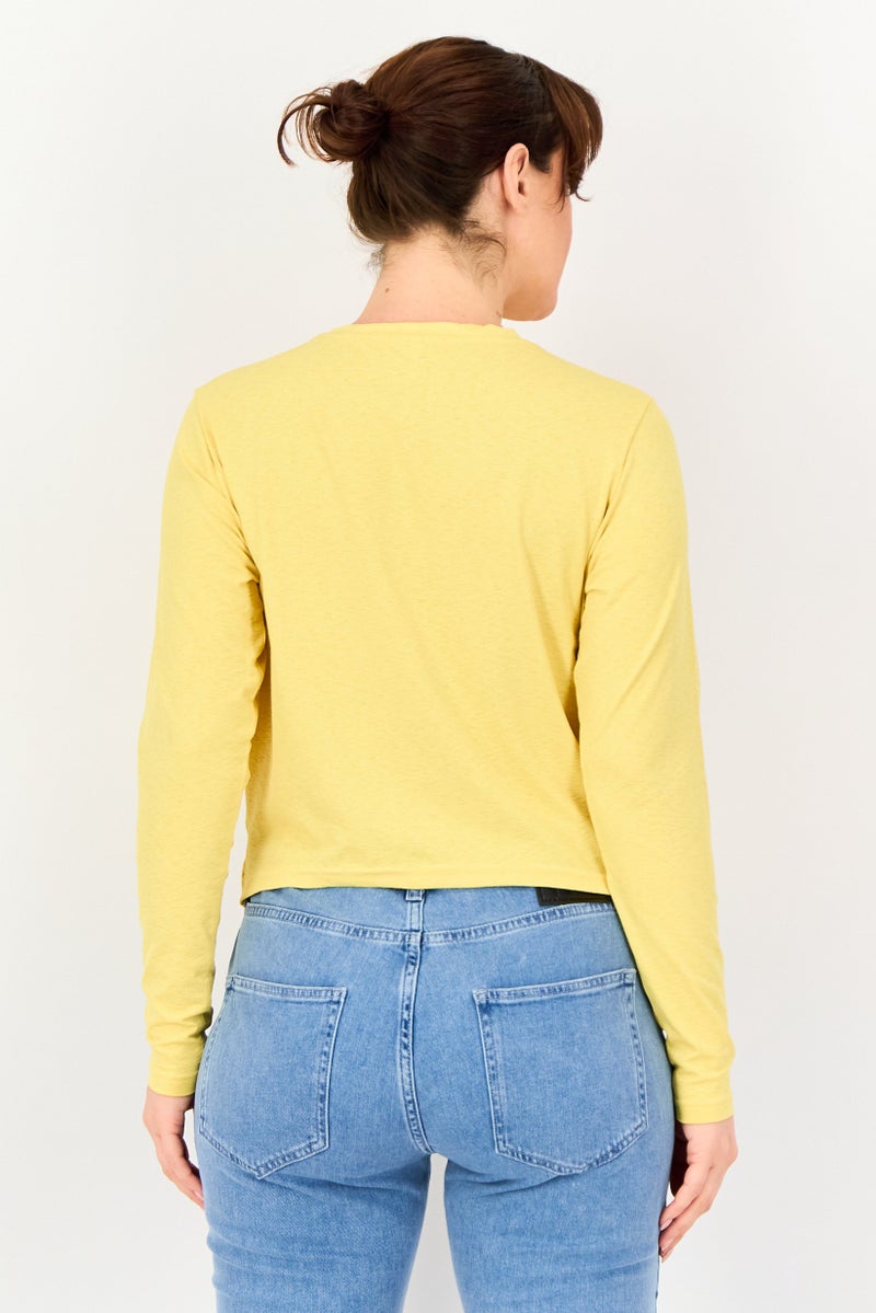 VERO MODA تي شيرت نسائي بأكمام طويلة من فيرو مودا، ياقة دائرية، بلون أصفر - Image 3