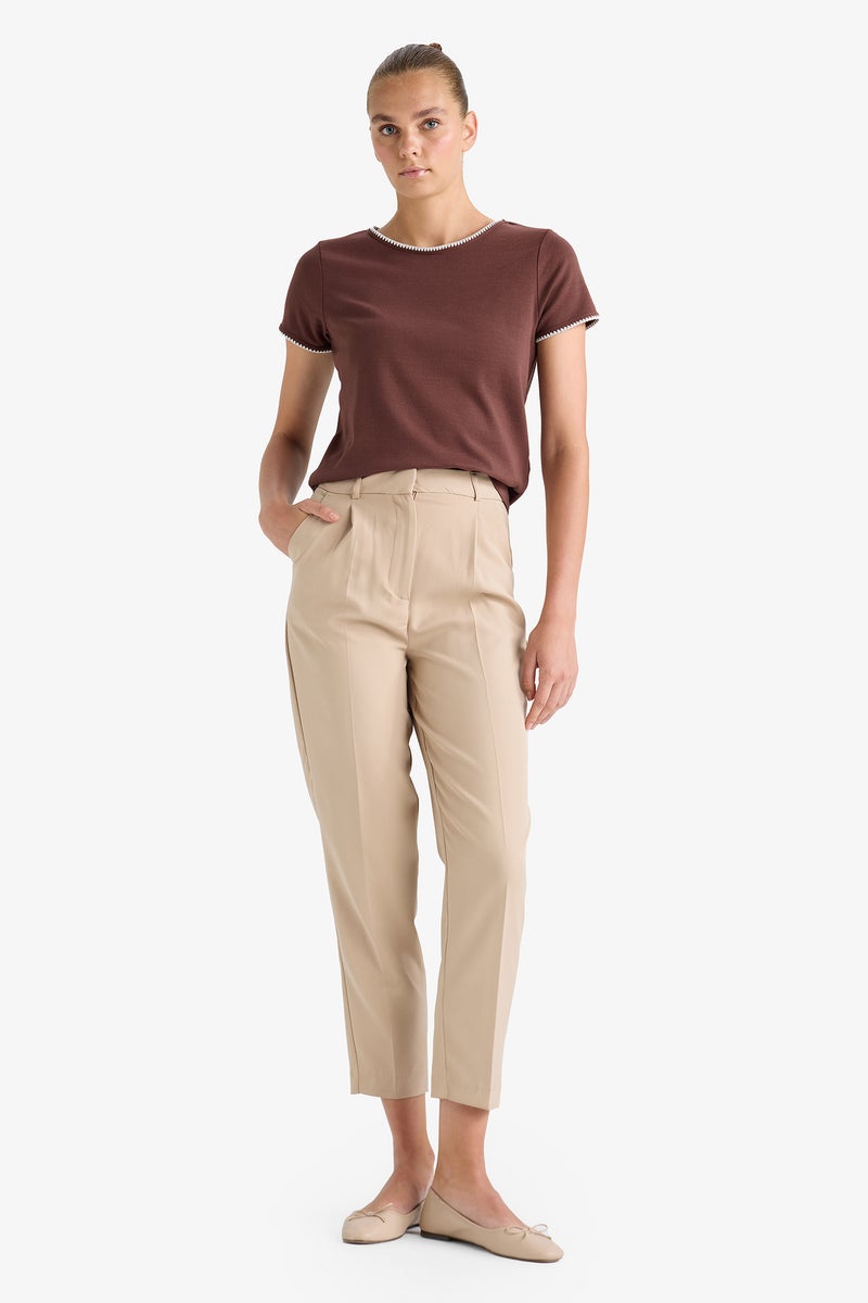 ديفاكتو تيشيرت نص كم ريبانا قصة عادية - Image 2