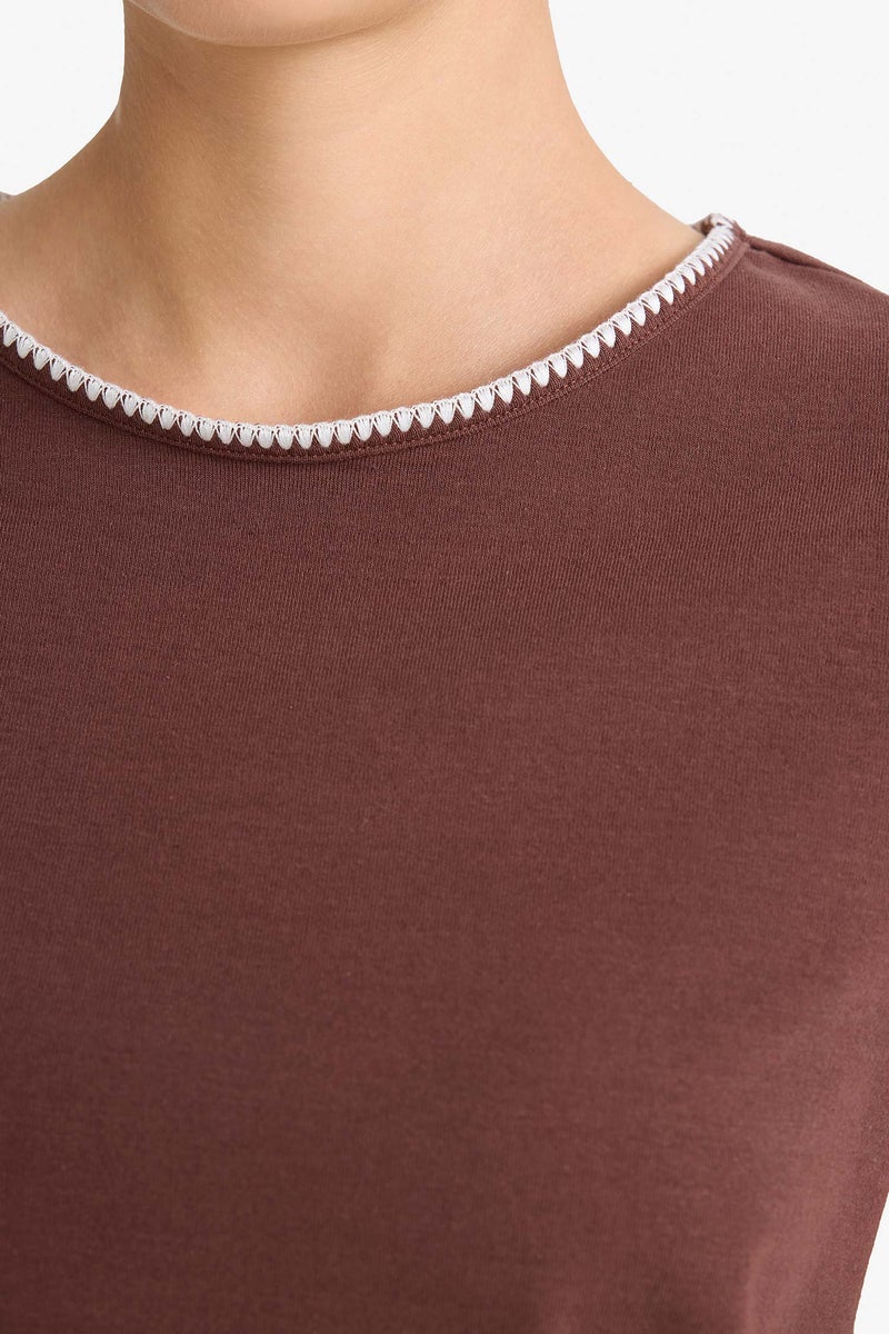 ديفاكتو تيشيرت نص كم ريبانا قصة عادية - Image 5