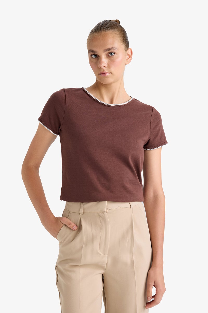 ديفاكتو تيشيرت نص كم ريبانا قصة عادية - Image 4