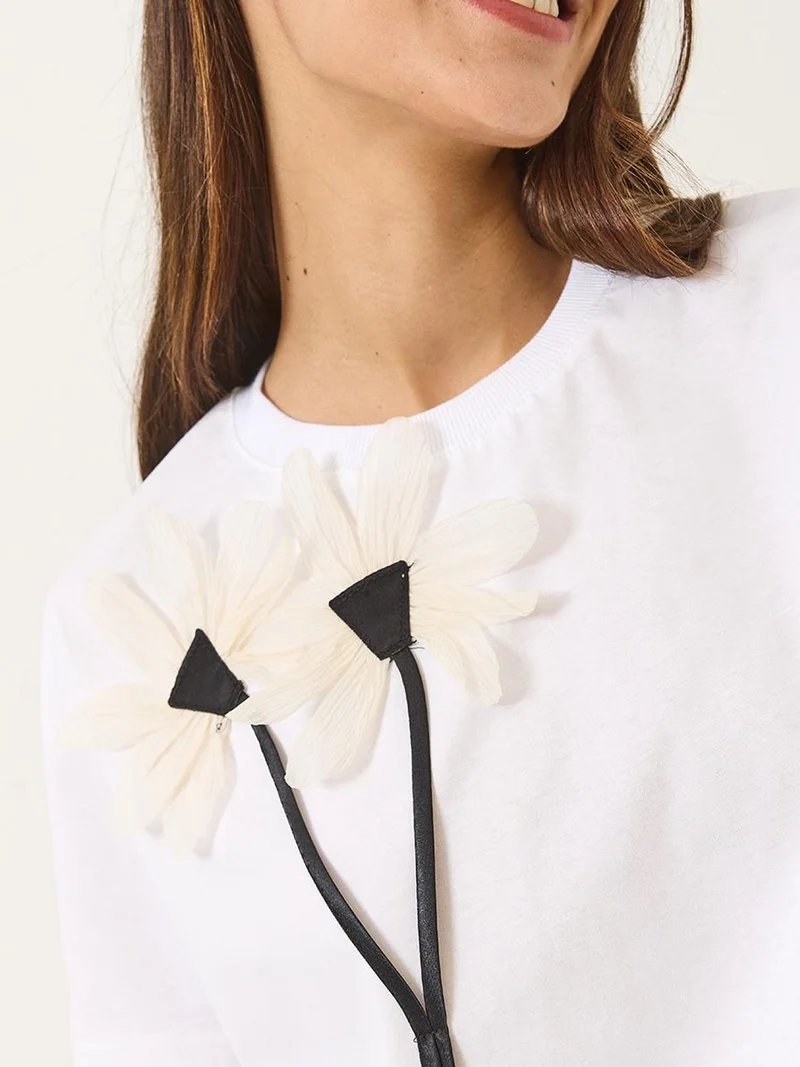 Bianco Lucci White LUCCI 3D Floral Detailed T-shirt for Women | Best Price UAE
