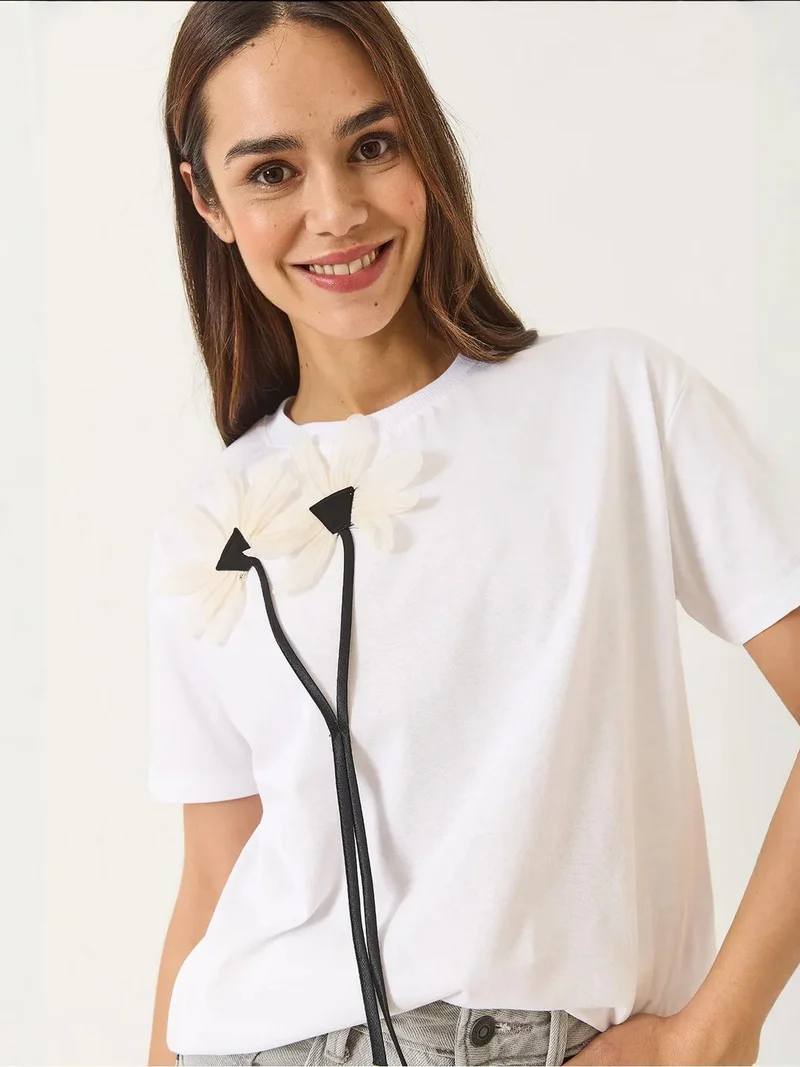 Bianco Lucci White LUCCI 3D Floral Detailed T-shirt for Women | Best Price UAE