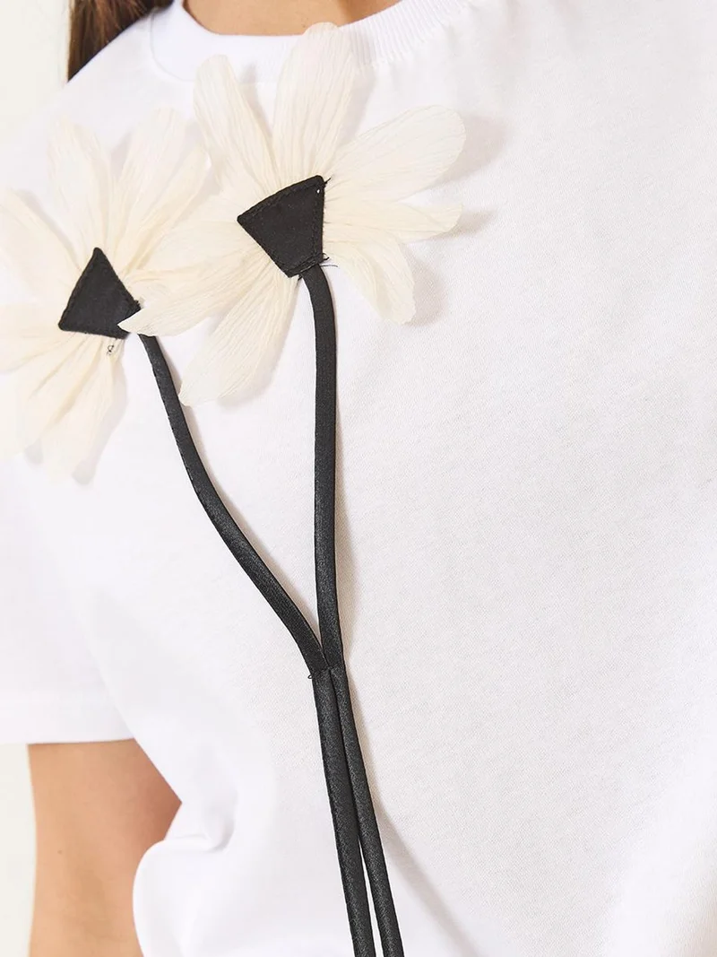 Bianco Lucci White LUCCI 3D Floral Detailed T-shirt for Women | Best Price UAE