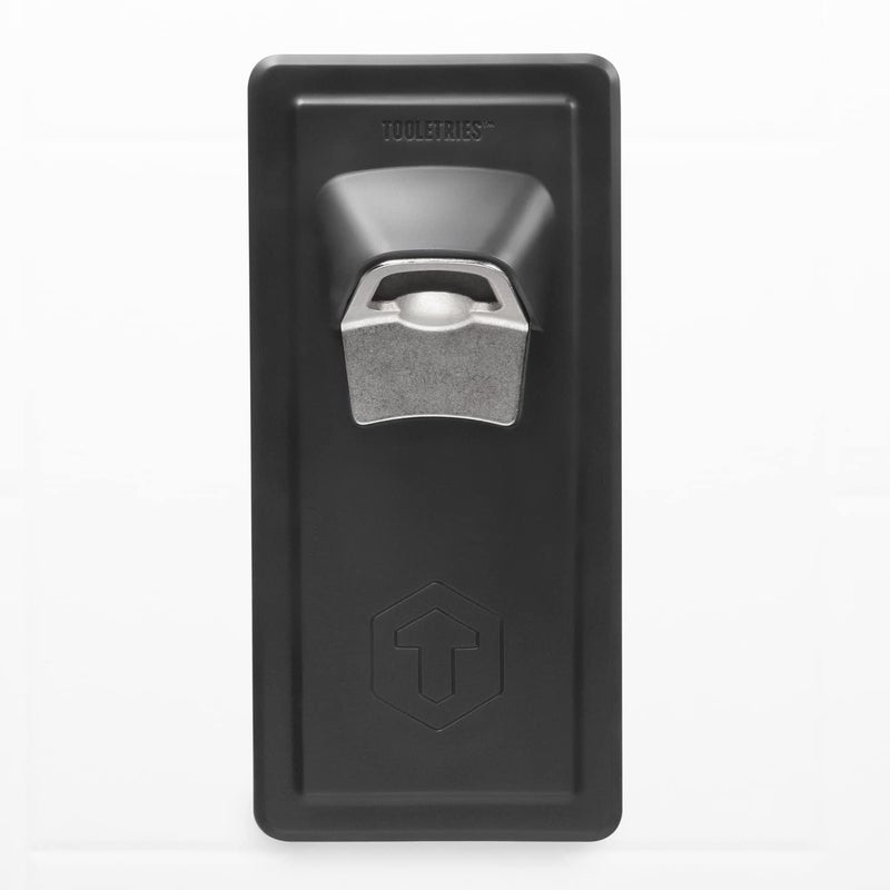 TOOLETRIES توولترز - الكاتشر - فتاحة زجاجات بتقنية قبضة السيليكون ومغناطيس مدمج لالتقاط الأغطية - قابلة للإزالة وإعادة الاستخدام - للثلاجة المنزلية، الدش، الشواء، القارب، RV، المرآب أو أي سطح لامع - Image 2