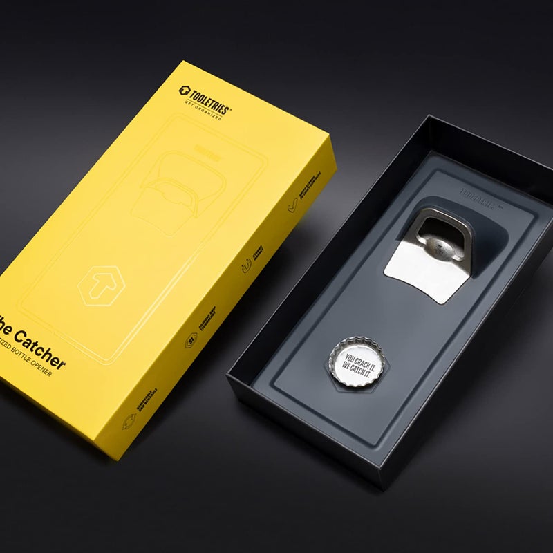 TOOLETRIES توولترز - الكاتشر - فتاحة زجاجات بتقنية قبضة السيليكون ومغناطيس مدمج لالتقاط الأغطية - قابلة للإزالة وإعادة الاستخدام - للثلاجة المنزلية، الدش، الشواء، القارب، RV، المرآب أو أي سطح لامع - Image 5