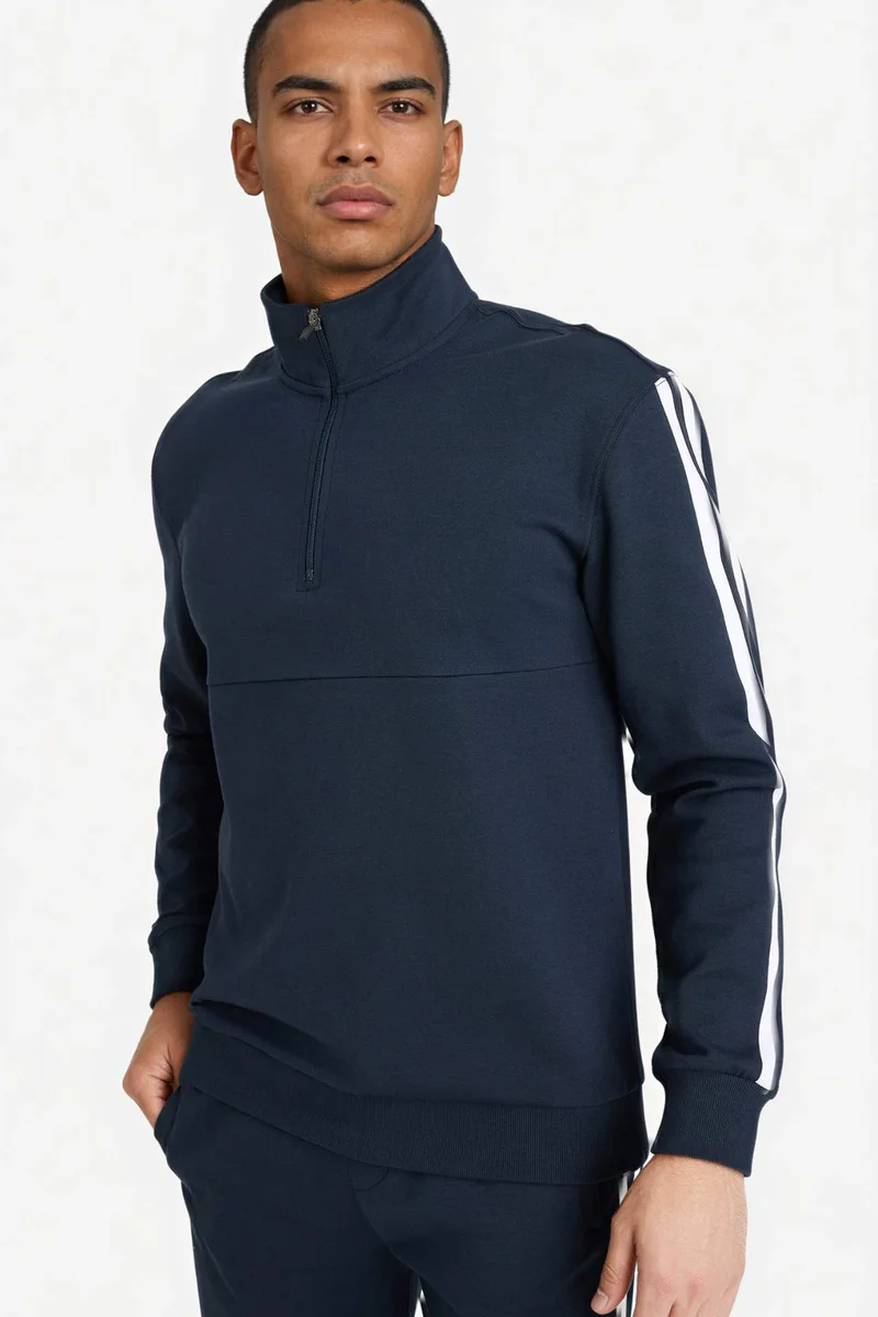 ديفاكتو Standard Fit Sweatshirt